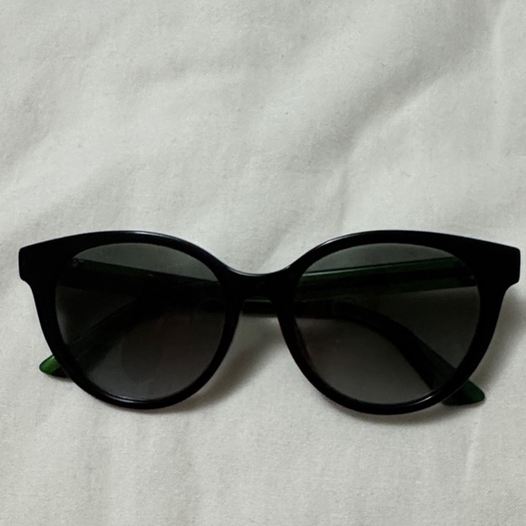 Gucci Black and Green Women´s Sunglasses